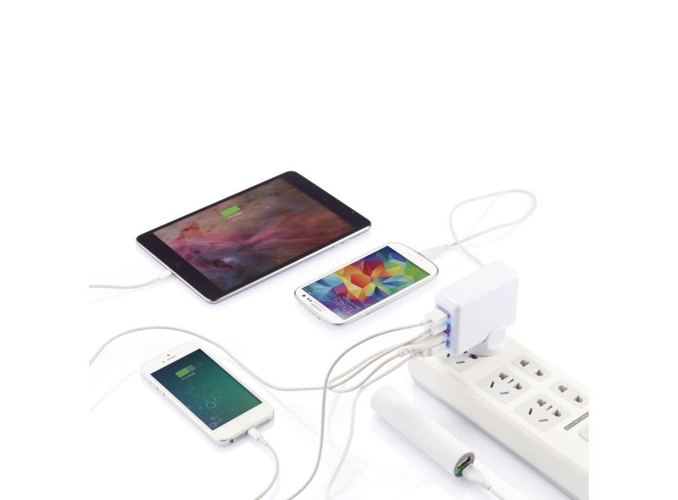 Adattatore da viaggio con quattro porte USB FullGadgets.com