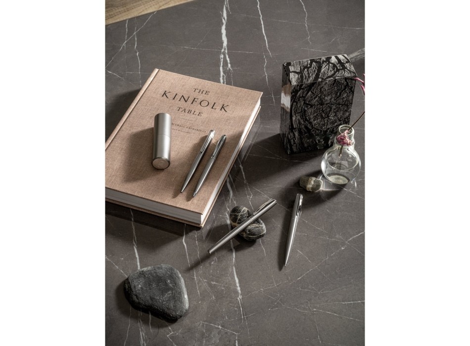 ALEXA. Penna a sfera con corpo in acciaio inossidabile (53% rSS) con clip FullGadgets.com