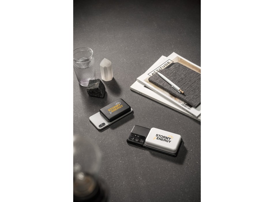 AMPERE 10. Power bank magnetico da 10'000 mAh con caricatore wireless superveloce da 15W in ABS riciclato (100% rABS) FullGadgets.com