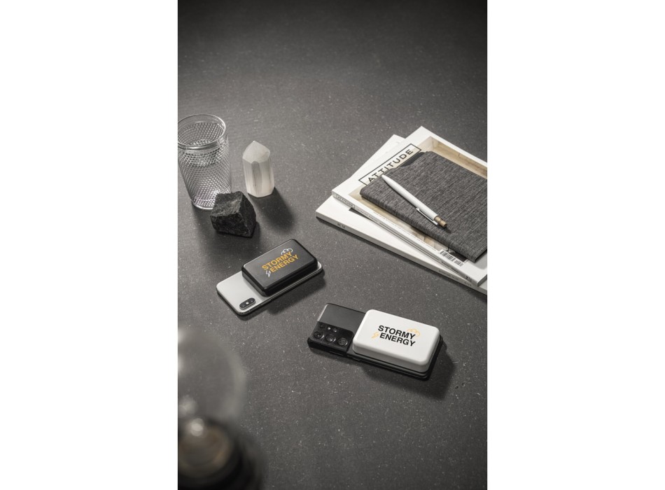 AMPERE 5. Power bank magnetico da 5'000 mAh con caricatore wireless superveloce da 15W in ABS riciclato (100% rABS) FullGadgets.com