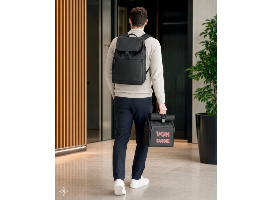 AZORES BAG. Zaino per laptop (16") in PU, con patta che copre tutti gli scomparti FullGadgets.com