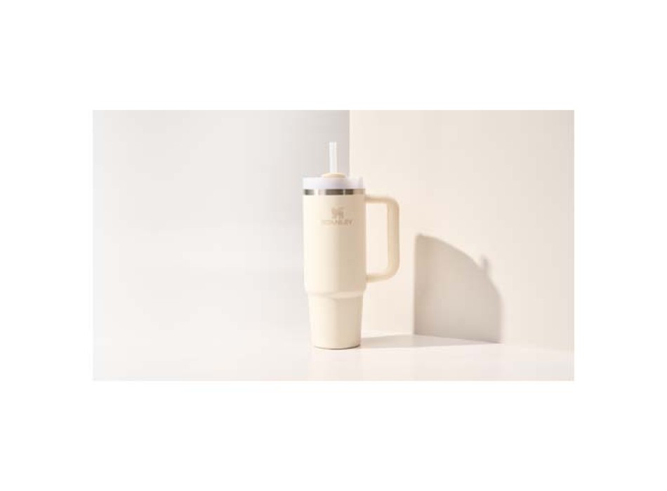 Bicchiere isolato Stanley Quencher® H2.0 FlowState™ 890 ml in acciaio inox riciclato FullGadgets.com