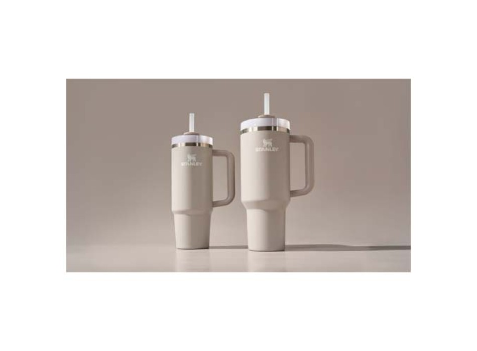 Bicchiere isolato Stanley Quencher® H2.0 FlowState™ 890 ml in acciaio inox riciclato FullGadgets.com
