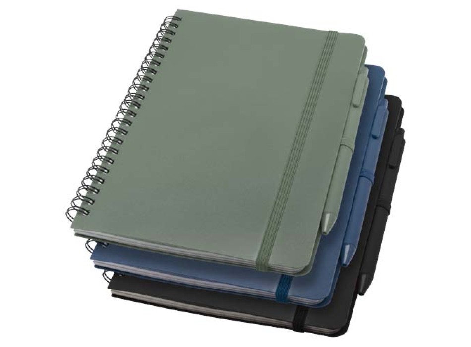 Blocco note formato A5 con copertina rigida in plastica recuperata in prossimità degli oceani e penna a sfera Thalaasa (inchiostro nero) FullGadgets.com