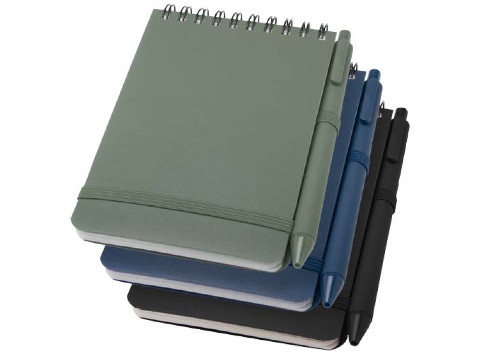 Blocco note formato A6 con copertina rigida in plastica recuperata in prossimità degli oceani e penna a sfera Thalaasa (inchiostro nero) FullGadgets.com