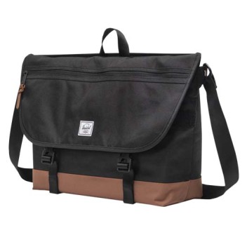 Borsa a tracolla in materiale riciclato da 22,5 litri Herschel Cove FullGadgets.com