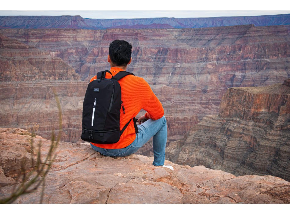 BrandCharger Nauru backpack FullGadgets.com