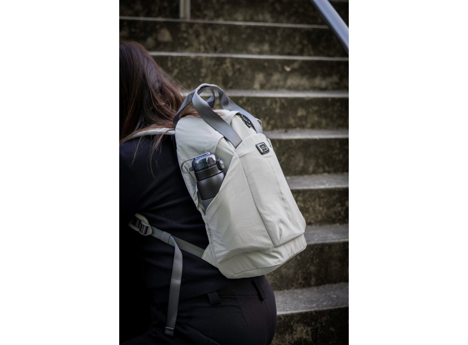BrandCharger Pulse backpack FullGadgets.com