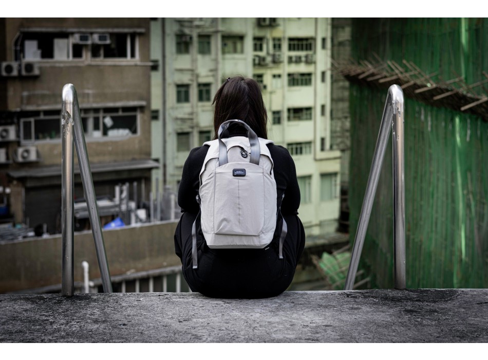 BrandCharger Pulse backpack FullGadgets.com