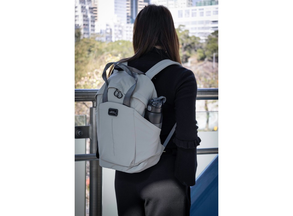 BrandCharger Pulse backpack FullGadgets.com