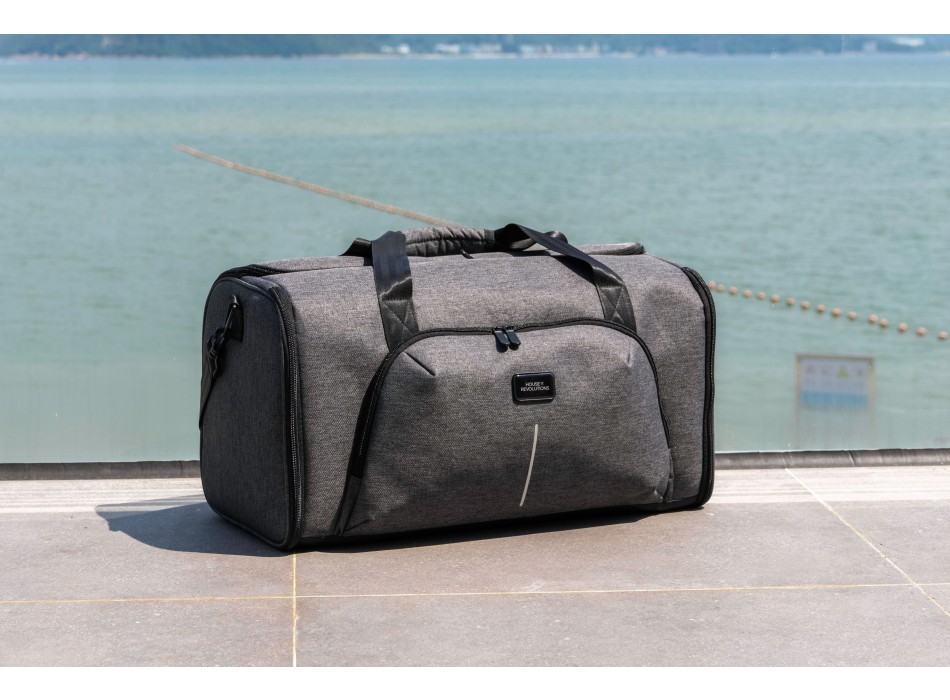 BrandCharger Voyager duffle bag FullGadgets.com