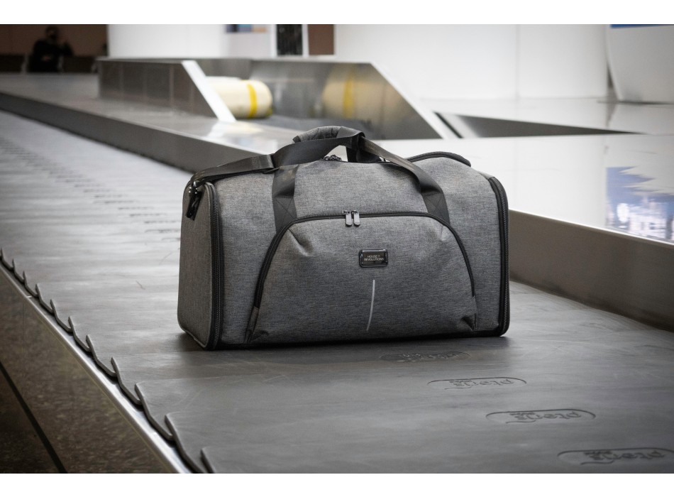 BrandCharger Voyager duffle bag FullGadgets.com