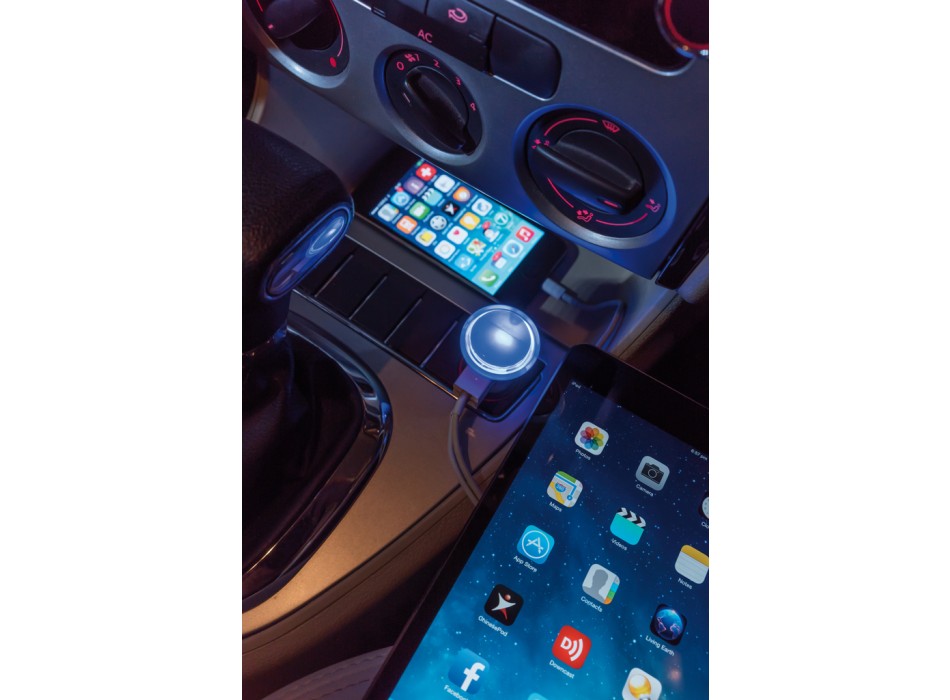 Caricatore a due uscite per auto FullGadgets.com