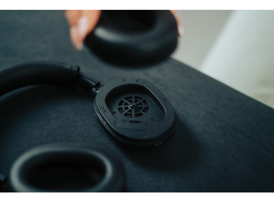 Cuffie wireless riciclate e riparabili Irvine RCS FullGadgets.com