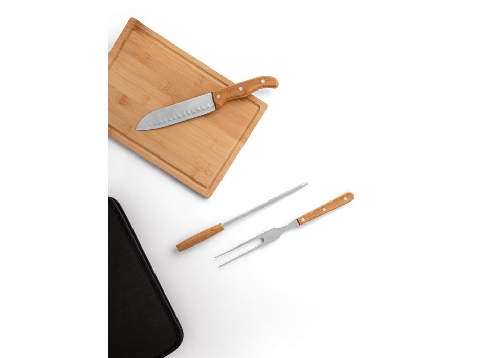 FLARE. Set per barbecue composto da tagliere in bambù e 5 utensili in legno e acciaio inox FullGadgets.com