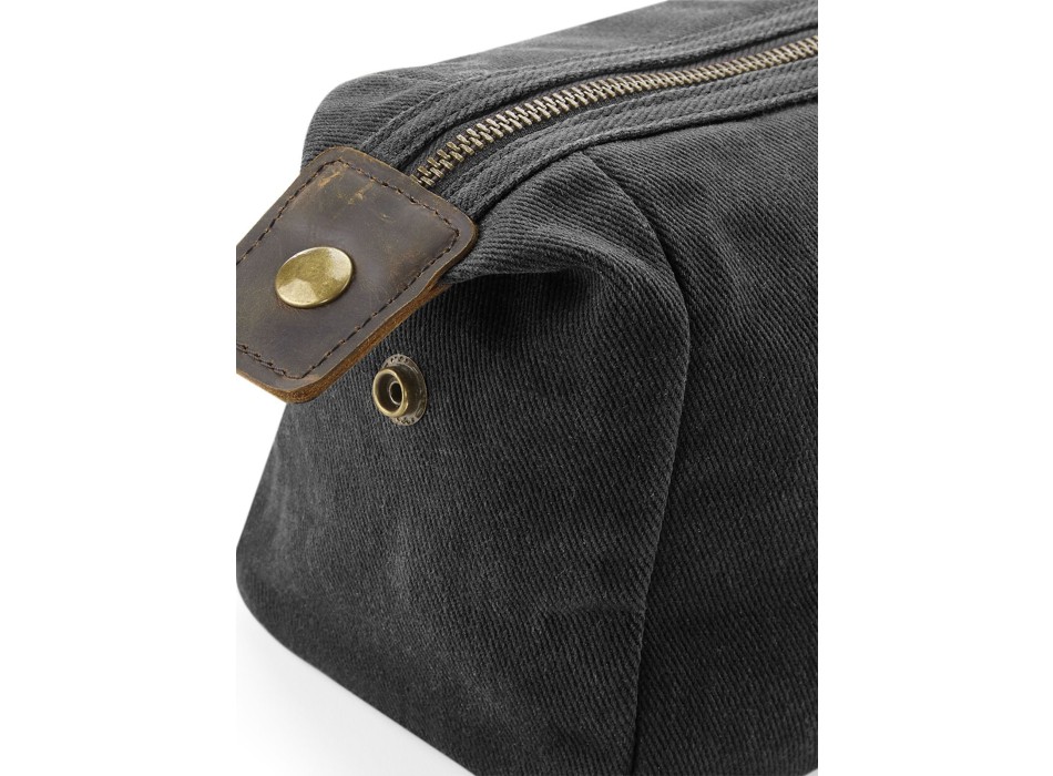 Heritage Waxed Canvas Wash Bag FullGadgets.com
