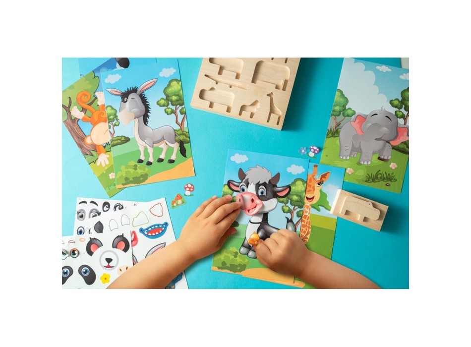 MADAGASCAR. Gioco con adesivi composto da sei fogli FullGadgets.com