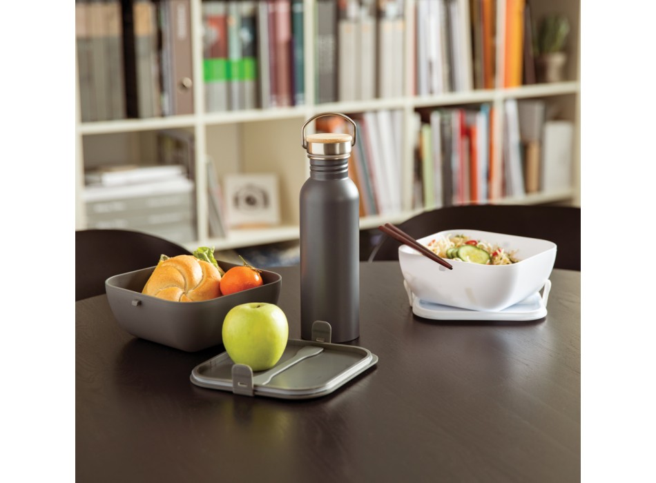 Moderna bottiglia in acciaio con tappo in bambù 700ml FullGadgets.com