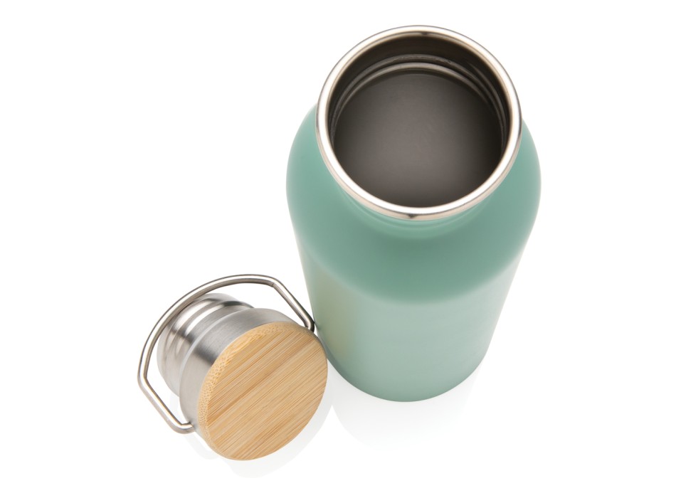 Moderna bottiglia in acciaio con tappo in bambù 700ml FullGadgets.com