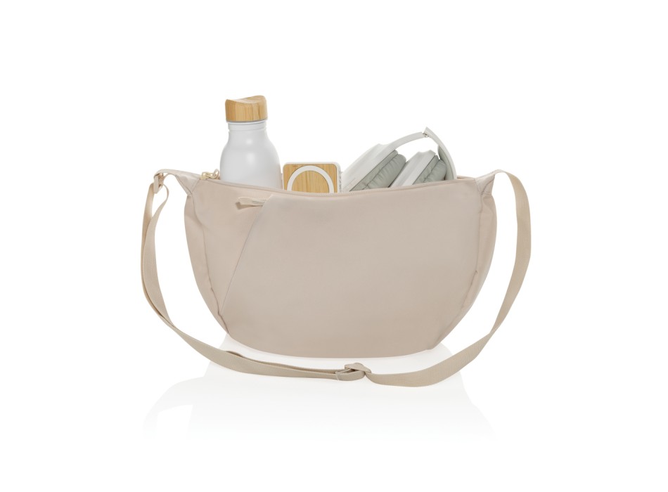 Monospalla a mezzaluna Crescent XL in rPET AWARE™ FullGadgets.com