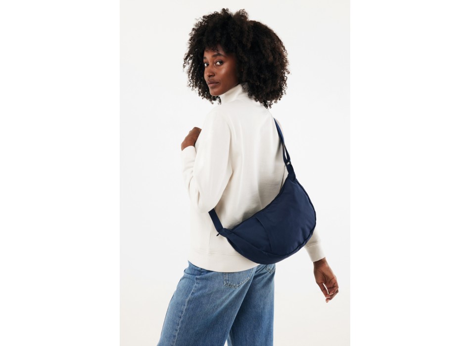 Monospalla a mezzaluna Crescent XL in rPET AWARE™ FullGadgets.com