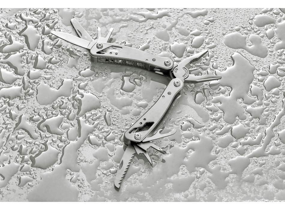 Multi tools 13 funzioni in alluminio nero Ariane FullGadgets.com