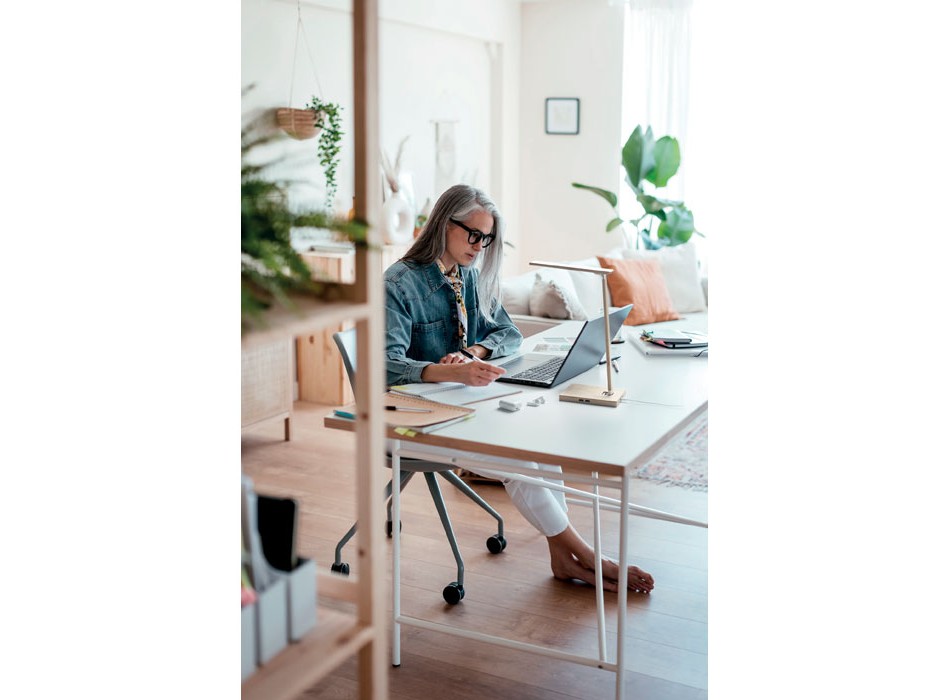 NEAT LIGHT - Luce da tavolo e caricatore 15W FullGadgets.com