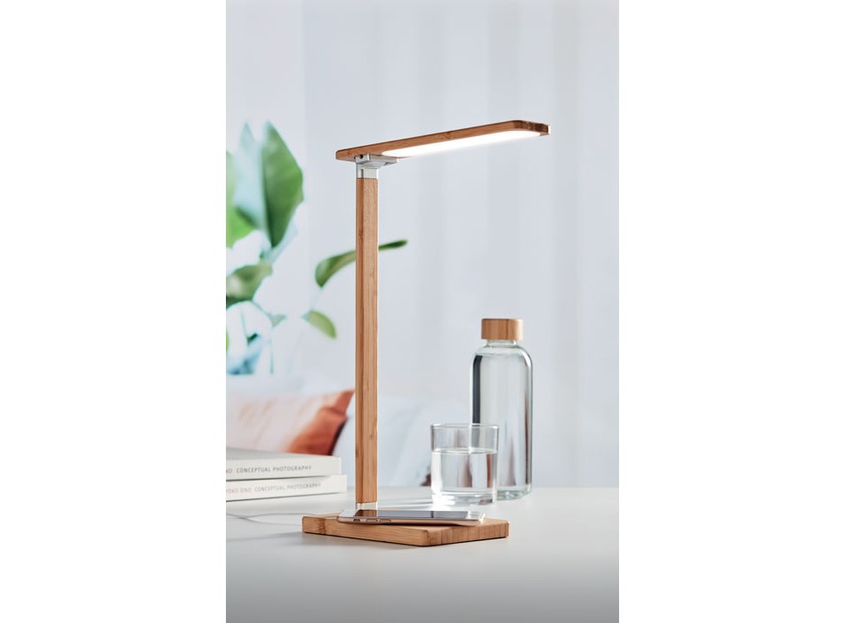 NEAT LIGHT - Luce da tavolo e caricatore 15W FullGadgets.com