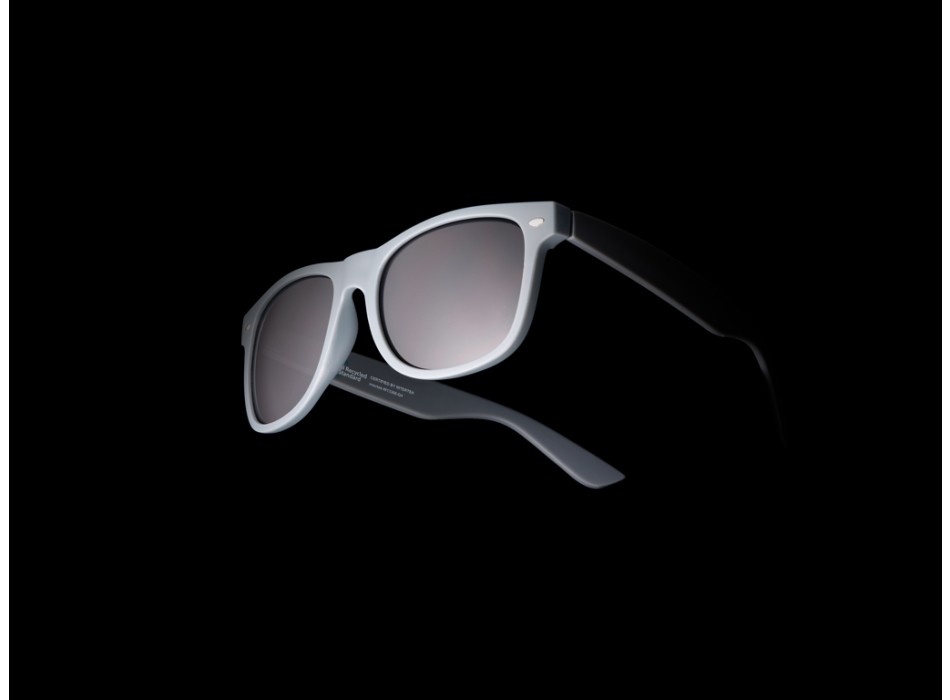 Occhiali da sole in plastica riciclata GRS FullGadgets.com