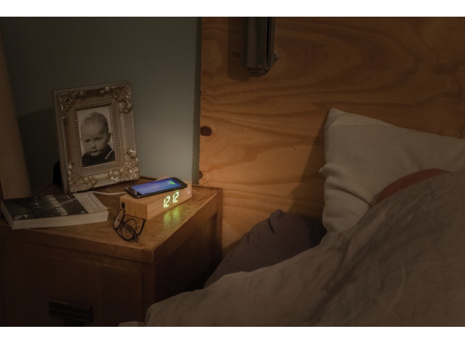 Orologio sveglia in bambù con caricatore wireless 5W FullGadgets.com