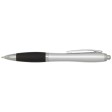 Penna a sfera in plastica riciclata certificata RCS con fusto argentato e impugnatura colorata (inchiostro nero) Nash FullGadgets.com