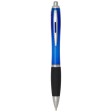 Penna a sfera in plastica riciclata certificata RCS con fusto colorato e impugnatura di colore nero (inchiostro nero) Nash FullGadgets.com