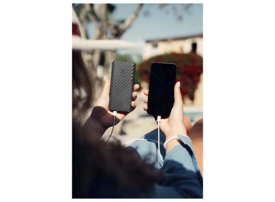 Power bank a ricarica rapida da 20.000 mAh 15 W Xtorm XG220 Go2  FullGadgets.com