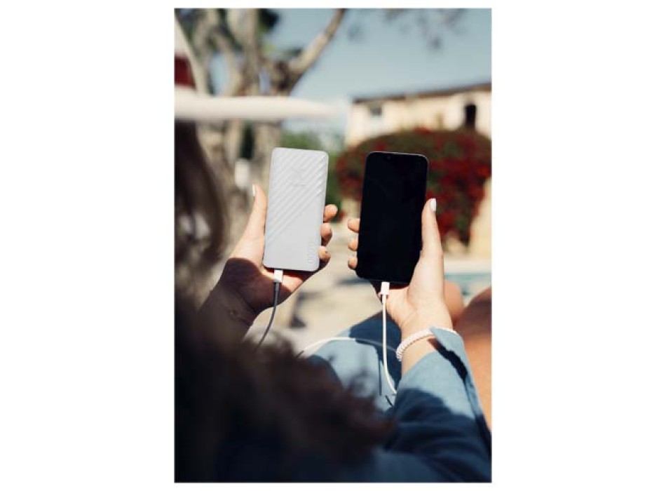 Power bank a ricarica rapida da 20.000 mAh 15 W Xtorm XG220 Go2  FullGadgets.com