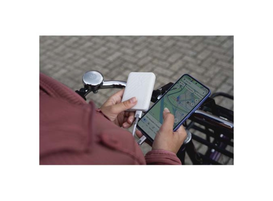 Power bank a ricarica rapida da 5.000 mAh 12 W Xtorm XG205 Go2  FullGadgets.com