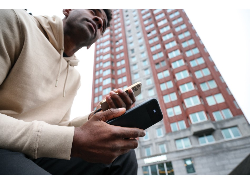 Powerbank 10.000 mAh Turbopack cavi integrati in rABS RCS FullGadgets.com