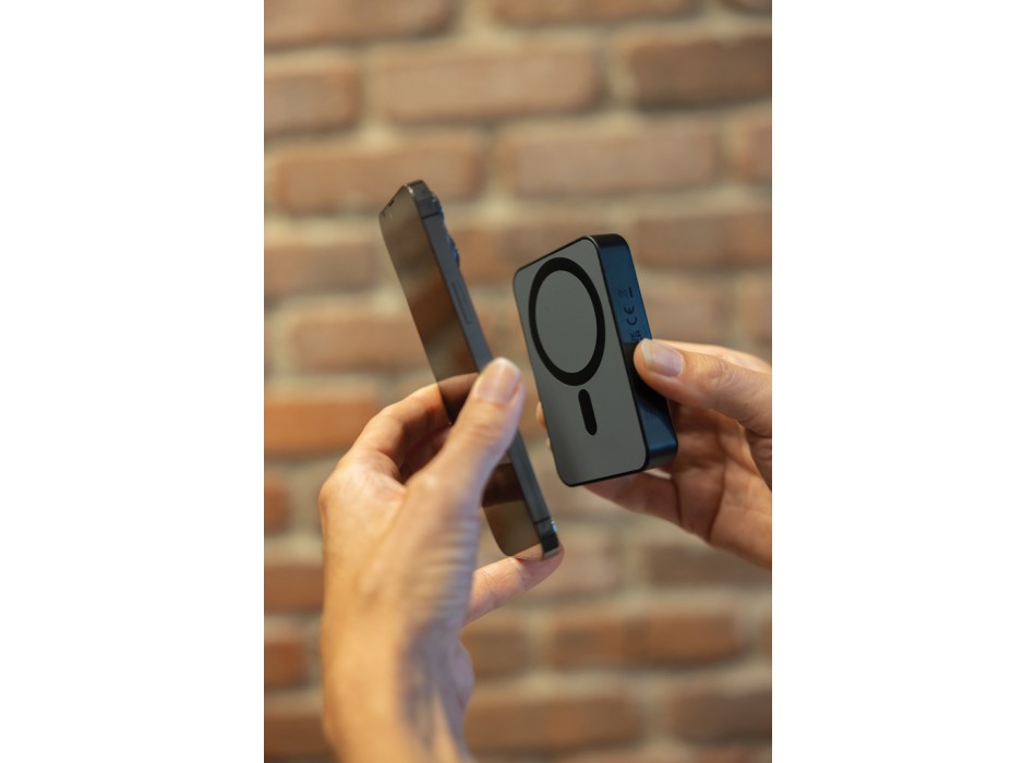 Powerbank magnetica 10.000mAh Amporia in rPlastica RCS FullGadgets.com