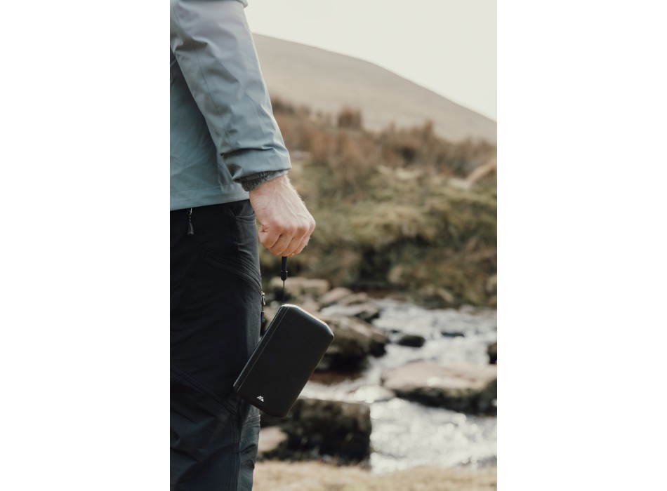 Powerbank solare 10.000mAh Nordic Drift Titan con 3 pannelli FullGadgets.com