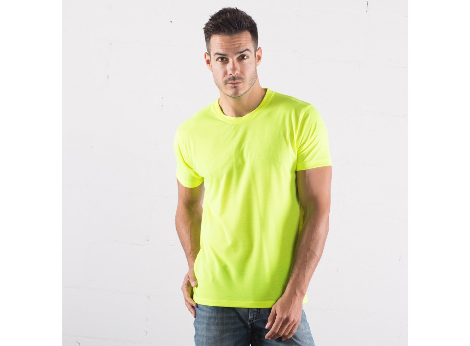ragazzo con maglietta giallo fluorescente manica corta  FullGadgets.com