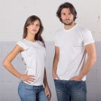 ragazzo e ragazza con maglietta manica corta bianca FullGadgets.com