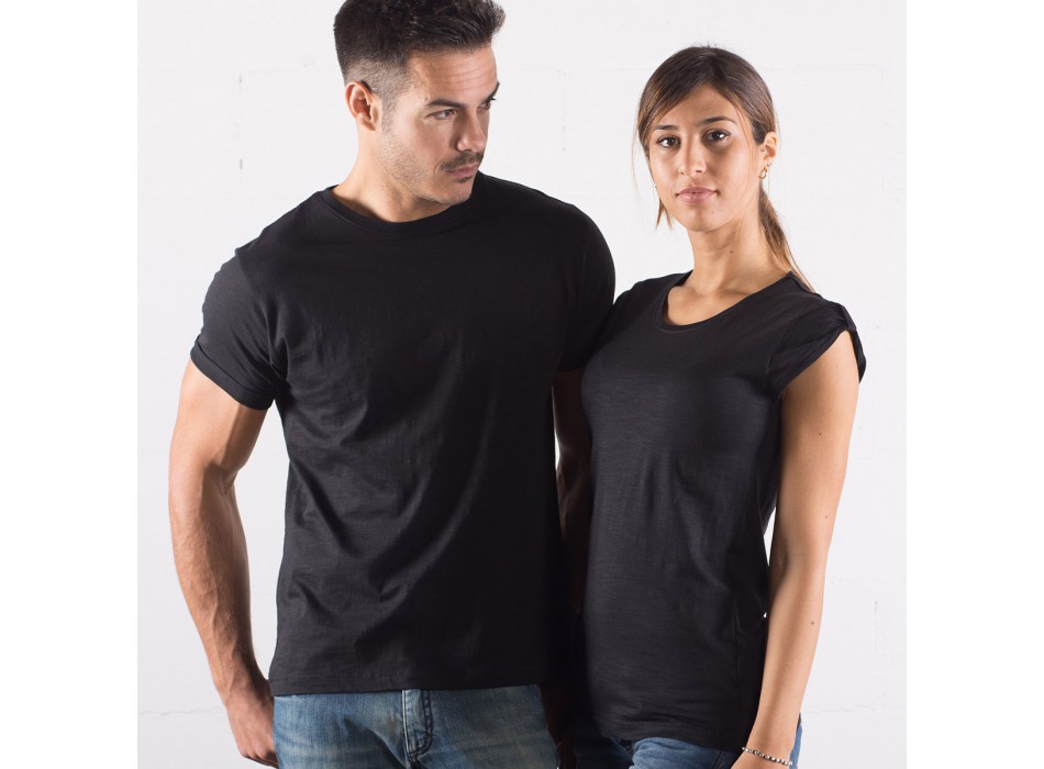 ragazzo e ragazza con maglietta manica corta nera  FullGadgets.com