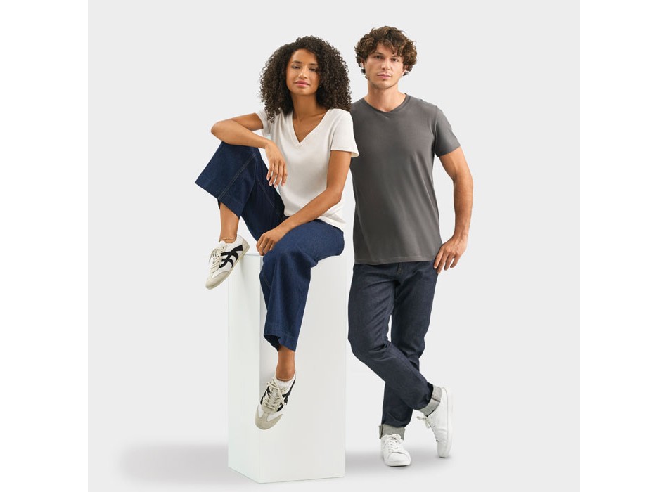 REGENT V - REGENT V  V-NECK T-SHIRT FullGadgets.com