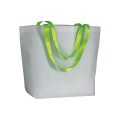 Shopper con soffietto alla base in TNT laminato 100 g/m2 cucito, manici in colore fluo