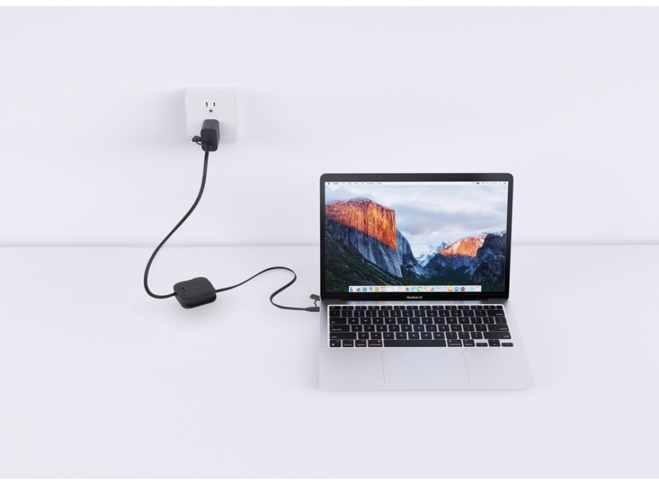 Supporto 100W con cavo retrattile Urban Vitamin San Jose FullGadgets.com