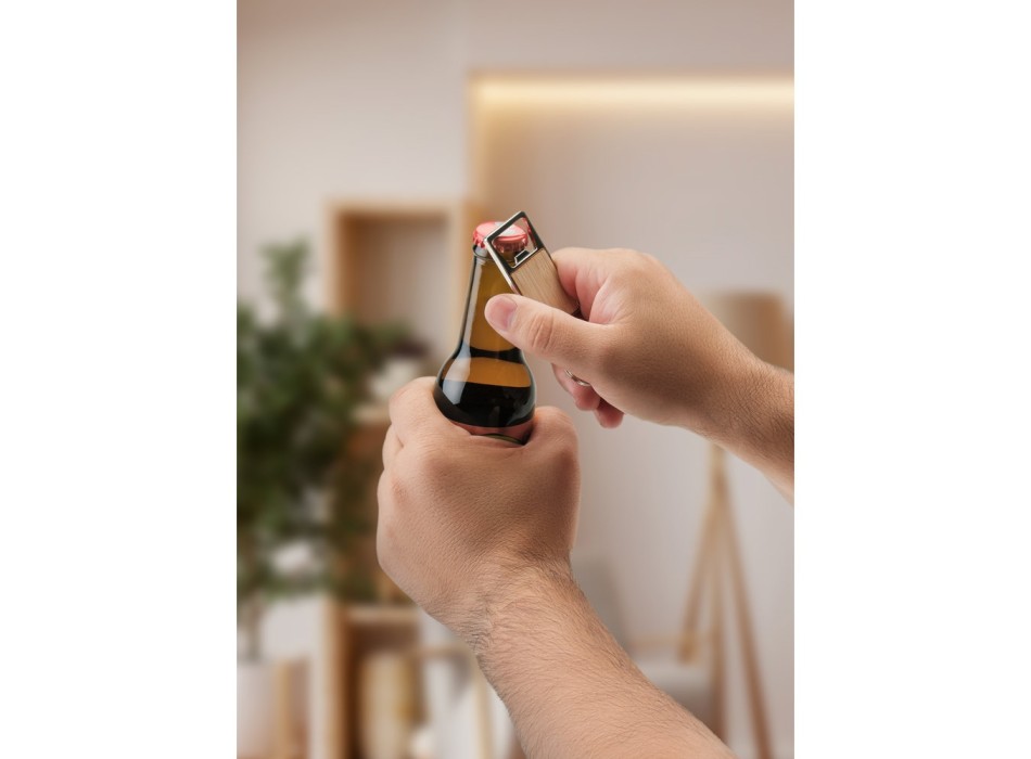 SYLVESTER. Portachiavi in ferro rettangolare con apribottiglie FullGadgets.com