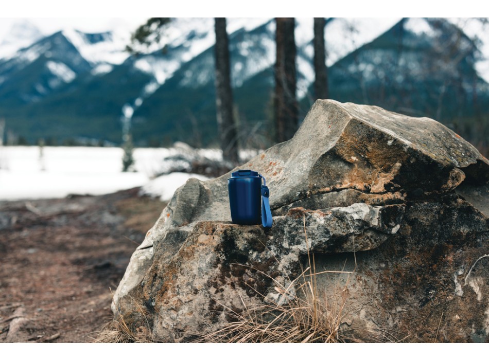 Tazza termica Cuppa in acciaio riciclato con laccio da collo FullGadgets.com