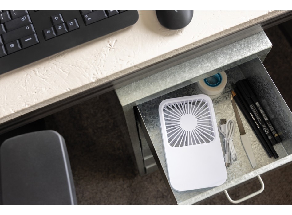 Ventilatore ricaricabile da tavolo Aervina uin rPlastica RCS FullGadgets.com