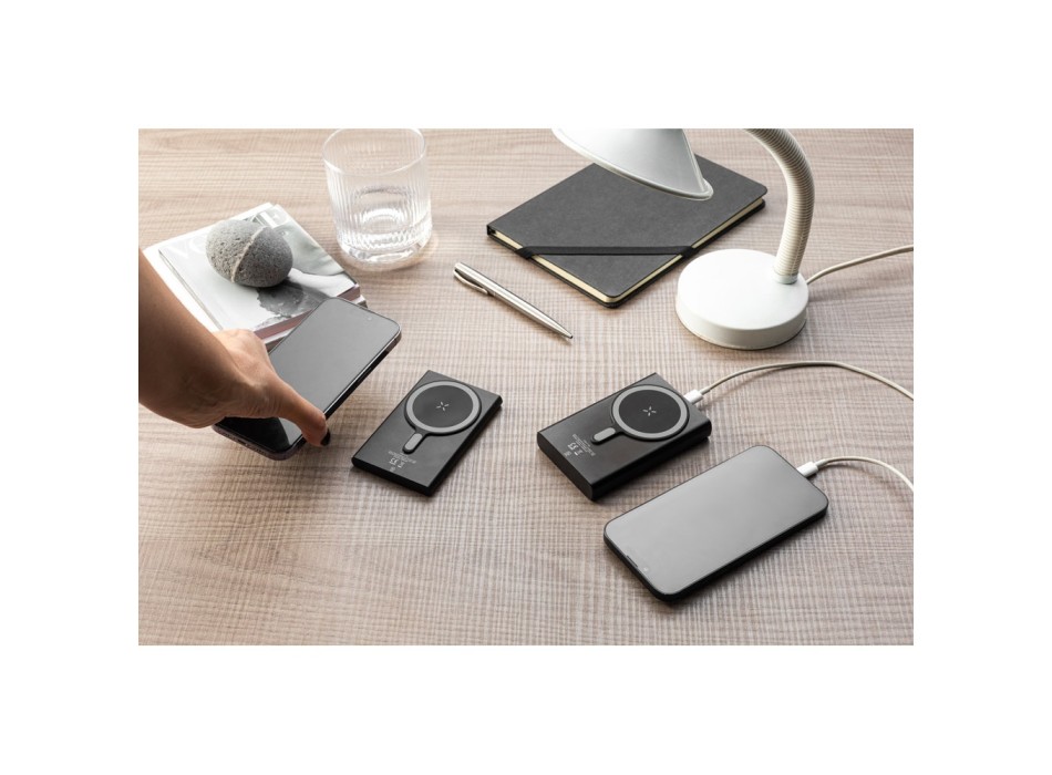 WRIGHT 10. Power bank magnetico con ricarica super rapida in alluminio riciclato e ABS riciclato 10'000 mAh FullGadgets.com